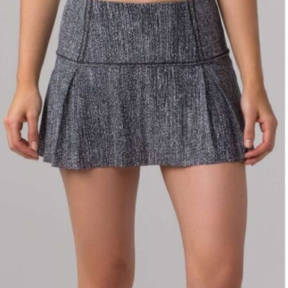 Lululemon Lost In Pace Skirt 13" Size 8